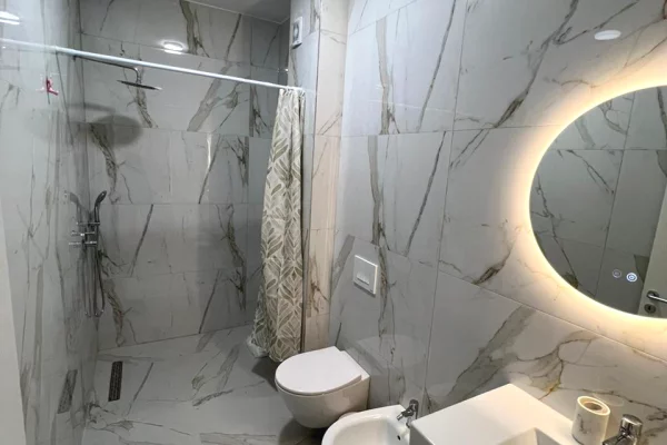Shtepi me qera Apartament ne Tirane, 2+1, Mobilimi E mobiluar, Pagesa 100,000  Leke.