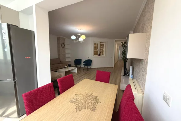 Shtepi me qera Apartament ne Tirane, 3+1, Mobilimi E mobiluar, Pagesa 120,000  Leke.