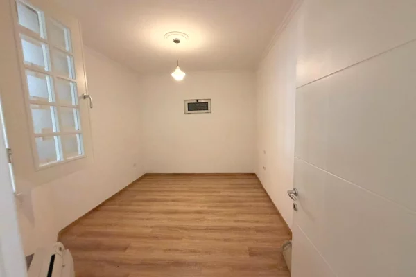 Shtepi me qera Apartament ne Tirane, 3+1, Mobilimi E mobiluar, Pagesa 120,000  Leke.