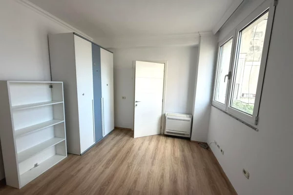 Shtepi me qera Apartament ne Tirane, 3+1, Mobilimi E mobiluar, Pagesa 120,000  Leke.