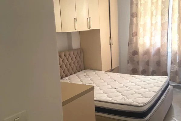 Shtepi me qera Apartament ne Tirane, 2+1, Mobilimi E mobiluar, Pagesa 55,000  Leke.
