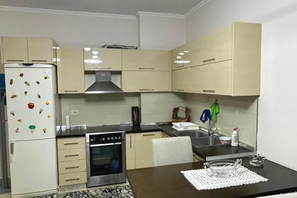 Shtepi me qera Apartament ne Tirane, 2+1, Mobilimi E mobiluar, Pagesa 50,000  Leke.
