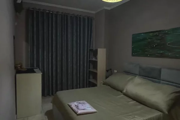 Shtepi me qera Apartament ne Tirane, 2+1, Mobilimi E mobiluar, Pagesa 50,000  Leke.