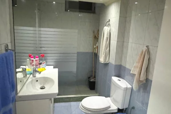 Shtepi me qera Apartament ne Tirane, 2+1, Mobilimi E mobiluar, Pagesa 50,000  Leke.