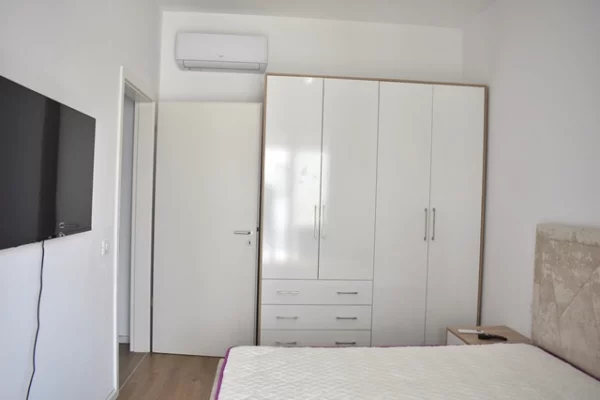 Shtepi me qera Apartament ne Tirane, 1+1, Mobilimi E mobiluar, Pagesa 45,000  Leke.