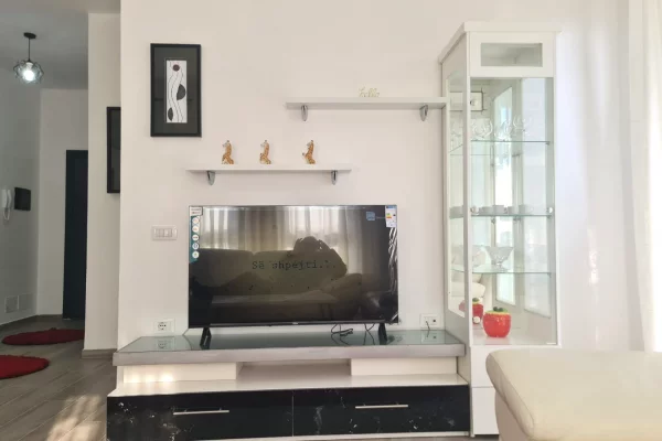 Shtepi me qera Apartament ne Tirane, 1+1, Mobilimi E mobiluar, Pagesa 50,000  Leke.