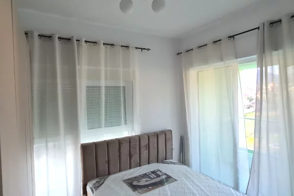 Shtepi me qera Apartament ne Tirane, 2+1, Mobilimi E mobiluar, Pagesa 50,000  Leke.
