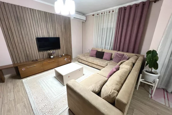 Shtepi me qera Apartament ne Tirane, 2+1, Mobilimi E mobiluar, Pagesa 55,000  Leke.