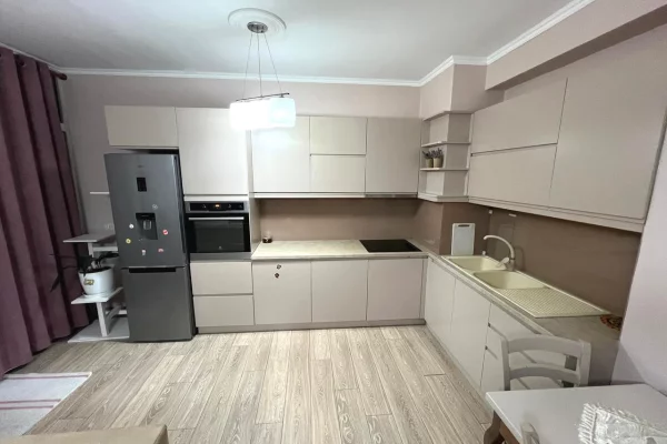 Shtepi me qera Apartament ne Tirane, 2+1, Mobilimi E mobiluar, Pagesa 55,000  Leke.