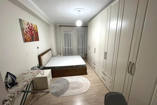 Shtepi me qera Apartament ne Tirane, 2+1, Mobilimi E mobiluar, Pagesa 55,000  Leke.