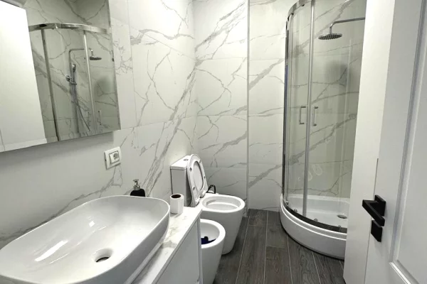Shtepi me qera Apartament ne Tirane, 2+1, Mobilimi E mobiluar, Pagesa 800  Euro.