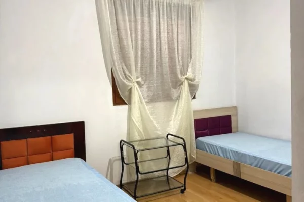 Shtepi me qera Vila Luksoze ne Tirane, 2+1, Mobilimi E mobiluar, Pagesa 60,000  Leke.