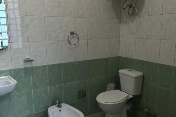 Shtepi me qera Vila Luksoze ne Tirane, 2+1, Mobilimi E mobiluar, Pagesa 60,000  Leke.