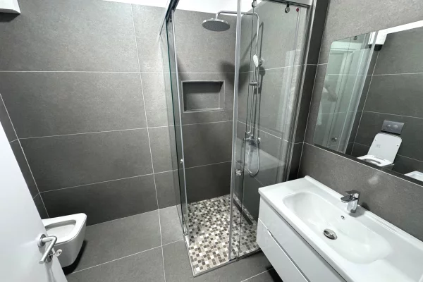 Shtepi me qera Apartament ne Tirane, 1+1, Mobilimi E mobiluar, Pagesa 60,000  Leke.