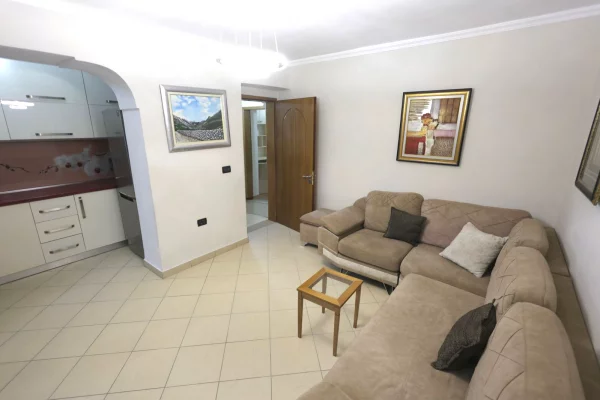 🏢Brryli,perballe Martenitetit te Ri jepet me qera apartament 2+1 i mobiluar  55,000Leke