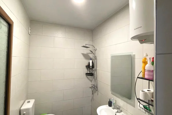 Shtepi me qera Apartament ne Tirane, 1+1, Mobilimi E mobiluar, Pagesa 55,000  Leke.