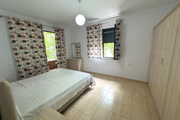 Shtepi me qera Apartament ne Tirane, 2+1, Mobilimi E mobiluar, Pagesa 550  Euro.