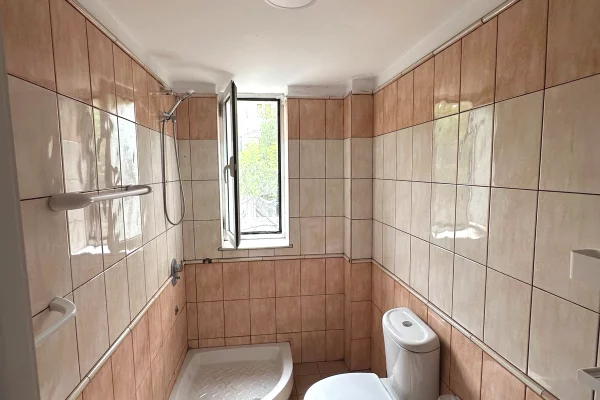 Shtepi me qera Apartament ne Tirane, 2+1, Mobilimi E mobiluar, Pagesa 550  Euro.