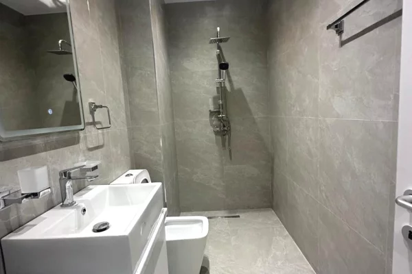 Shtepi ne shitje Apartament ne Tirane, 1+1, Mobilimi E mobiluar, Pagesa 189,000  Euro.