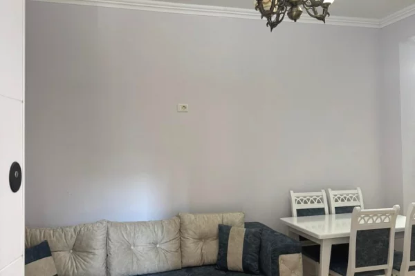Shtepi me qera Apartament ne Tirane, 1+1, Mobilimi E mobiluar, Pagesa 40,000  Leke.