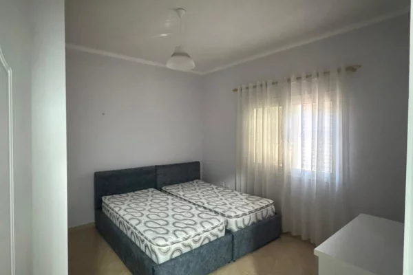 Shtepi me qera Apartament ne Tirane, 1+1, Mobilimi E mobiluar, Pagesa 40,000  Leke.