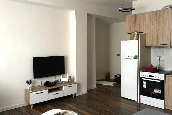 🏢Xhamllik,prane Shkolles”Niket Dardani”jepet me qera apartament 1+1,i mobiluar.50,000Leke