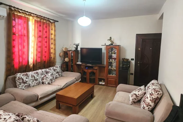 Shtepi me qera Apartament ne Tirane, 2+1, Mobilimi E mobiluar, Pagesa 55,000  Leke.