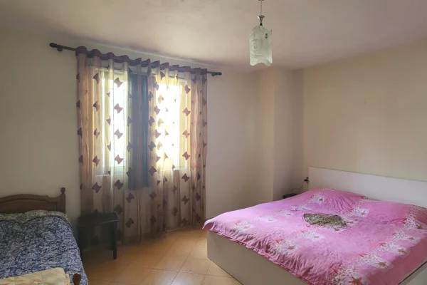 Shtepi me qera Apartament ne Tirane, 2+1, Mobilimi E mobiluar, Pagesa 55,000  Leke.
