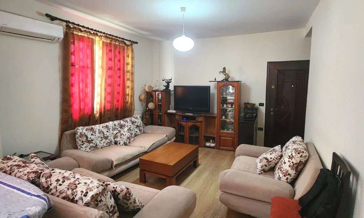 Shtepi me qera Apartament ne Tirane, 2+1, Mobilimi E mobiluar, Pagesa 55,000  Leke.