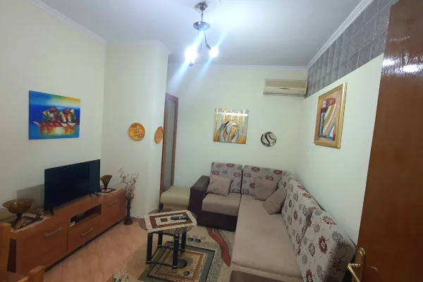 Shtepi me qera Apartament ne Tirane, 1+1, Mobilimi E mobiluar, Pagesa 35,000  Leke.