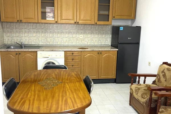 Shtepi ne shitje Apartament ne Tirane, 1+1, Mobilimi E mobiluar, Pagesa 140,000  Euro.