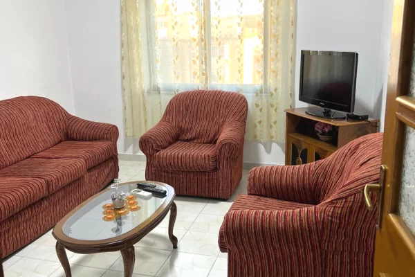 Shtepi ne shitje Apartament ne Tirane, 1+1, Mobilimi E mobiluar, Pagesa 140,000  Euro.