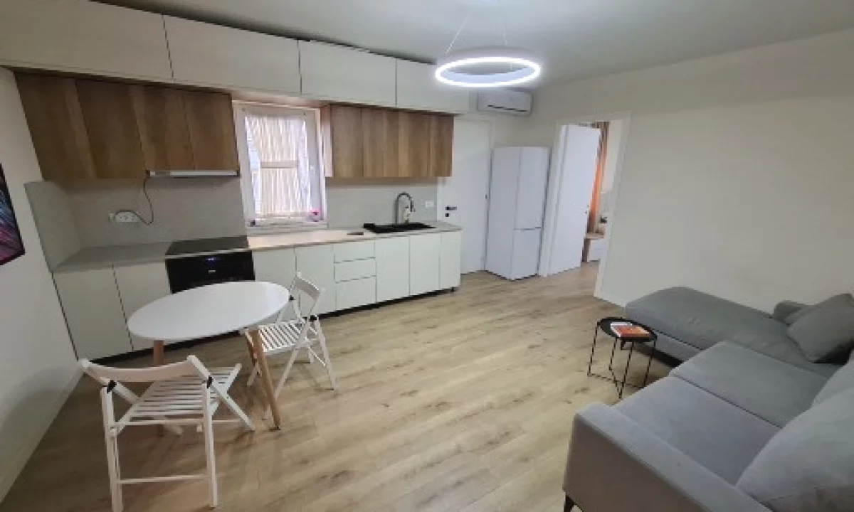 Shtepi me qera Apartament ne Tirane, 2+1, Mobilimi E mobiluar, Pagesa 60,000  Leke.
