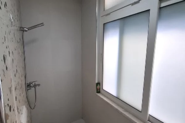Shtepi me qera Apartament ne Tirane, 2+1, Mobilimi E mobiluar, Pagesa 60,000  Leke.