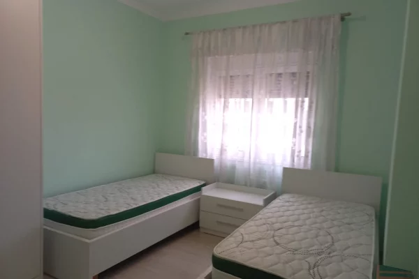 Shtepi me qera Apartament ne Tirane, 2+1, Mobilimi E mobiluar, Pagesa 60,000  Leke.