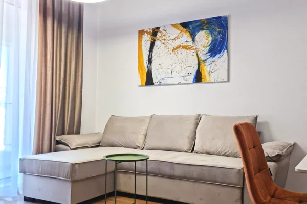 🏢Ne zonen e Ali Demit,Rezidenca Kaimi,jepet me qera apartament 1+1,i  mobiluar.40,000Leke