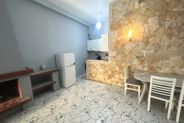 Shtepi me qera Shtepi Private ne Tirane, 1+1, Mobilimi E mobiluar, Pagesa 50,000  Leke.