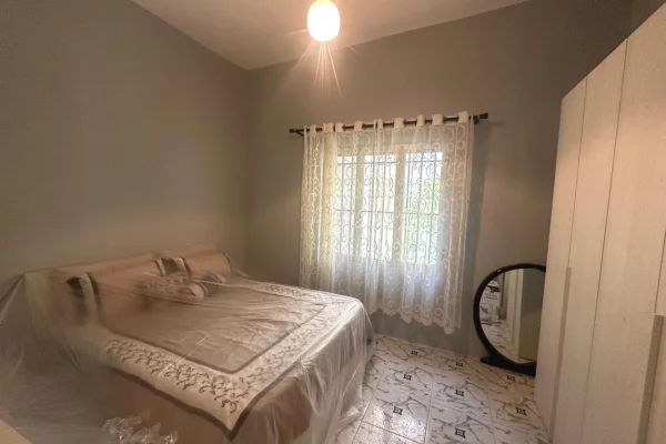 Shtepi me qera Shtepi Private ne Tirane, 1+1, Mobilimi E mobiluar, Pagesa 50,000  Leke.