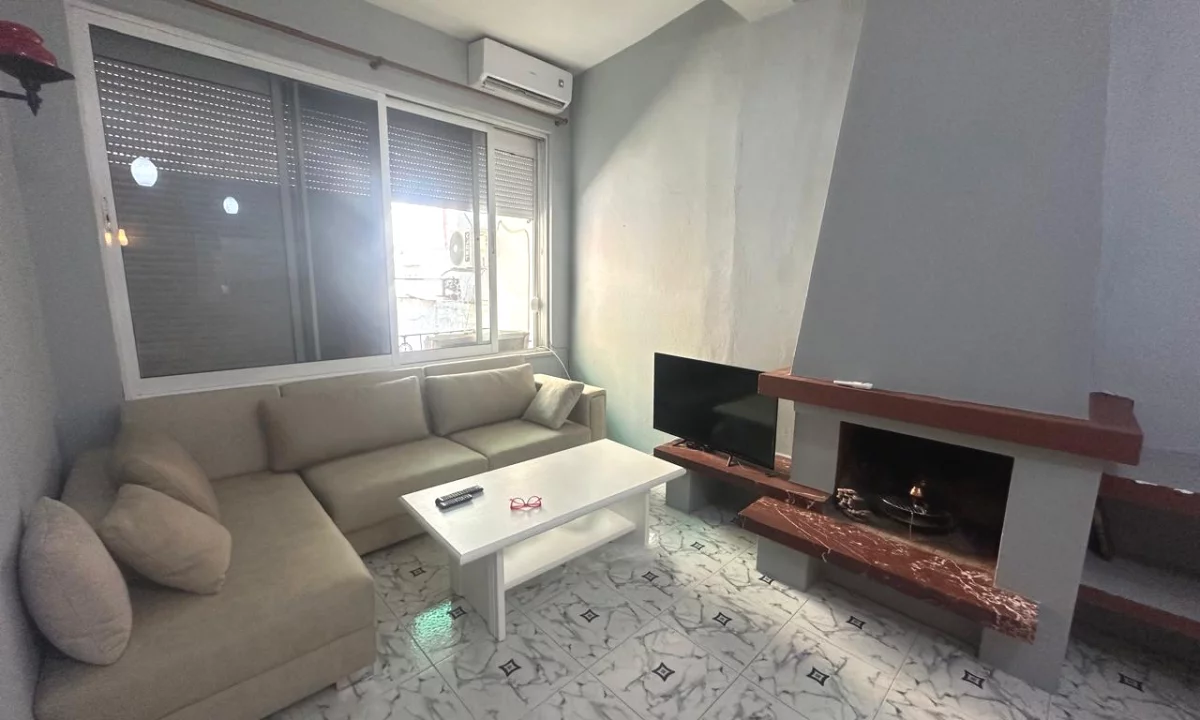 Shtepi me qera Shtepi Private ne Tirane, 1+1, Mobilimi E mobiluar, Pagesa 50,000  Leke.