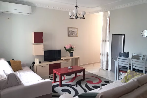 🏢Bulevardi Zogu I,pas Ministrise se Drejtesise jepet me qera apartament 2+1,i mobiluar.55,000Leke