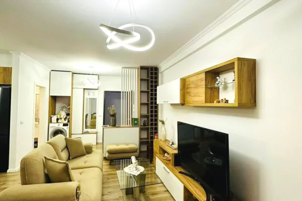 Shtepi me qera 1+1 ne Tirane - 48,000 Leke
