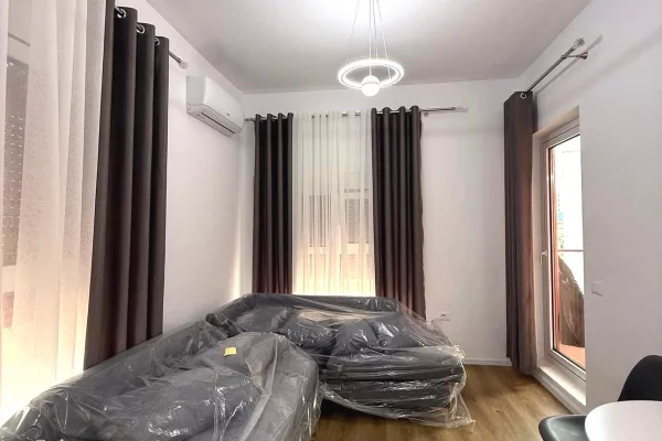 Ne zonen e Ali Demit,Rezidenca Kadiu jepet me qera apartament 1+1,i sapo mobiluar.450Euro