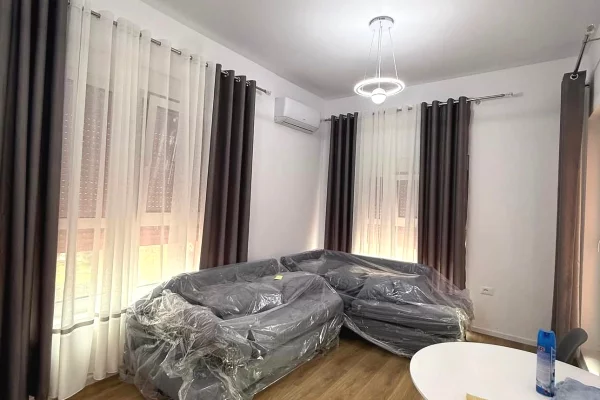 Shtepi me qera Apartament ne Tirane, 1+1, Mobilimi E mobiluar, Pagesa 450  Euro.