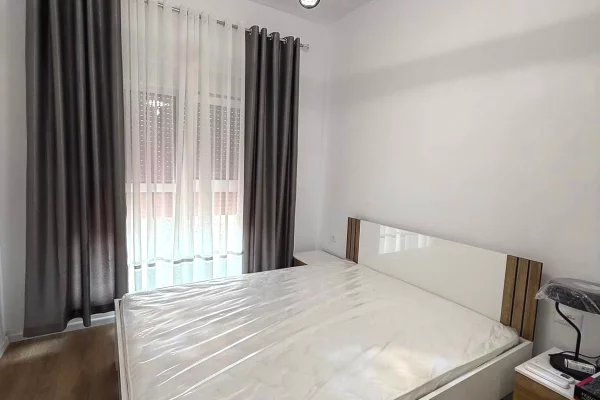 Shtepi me qera Apartament ne Tirane, 1+1, Mobilimi E mobiluar, Pagesa 450  Euro.