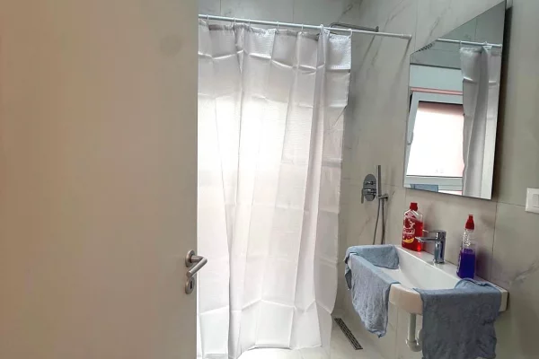 Shtepi me qera Apartament ne Tirane, 1+1, Mobilimi E mobiluar, Pagesa 450  Euro.