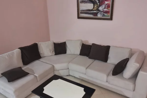 Shtepi me qera Apartament ne Tirane, 1+1, Mobilimi E mobiluar, Pagesa 42,000  Leke.