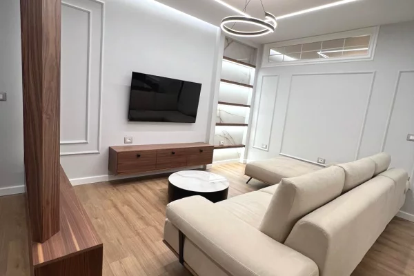 Shtepi me qera 2+1 ne Tirane - 1,000 Euro