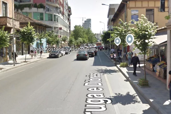 Ambient biznesi me qera 2+1 ne Tirane - 100,000 Leke