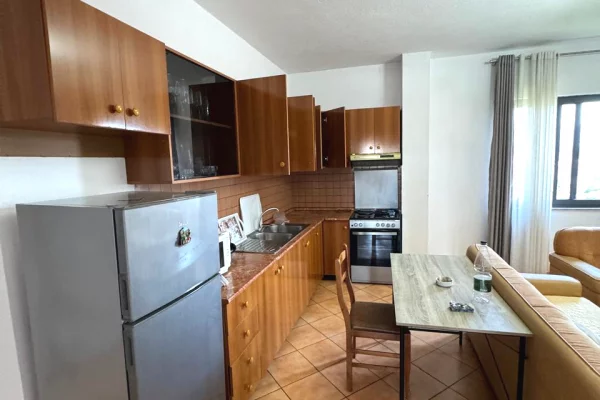 Shtepi me qera Apartament ne Tirane, 2+1, Mobilimi E mobiluar, Pagesa 45,000  Leke.