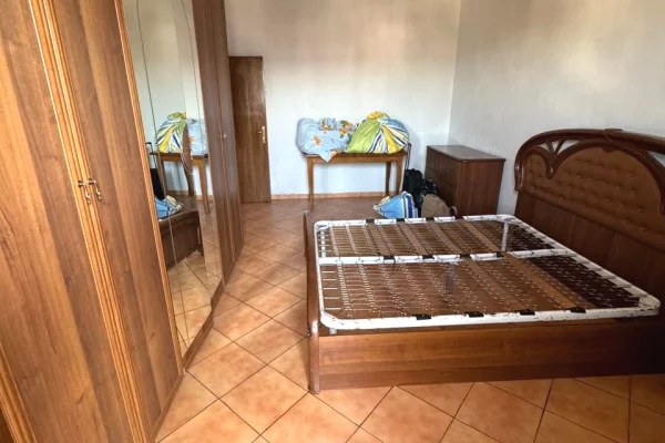 Shtepi me qera Apartament ne Tirane, 2+1, Mobilimi E mobiluar, Pagesa 45,000  Leke.